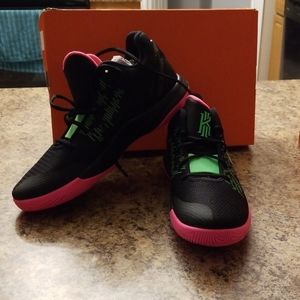 Nike Kyrie Flytrap II 2 size 12 Black/Pink